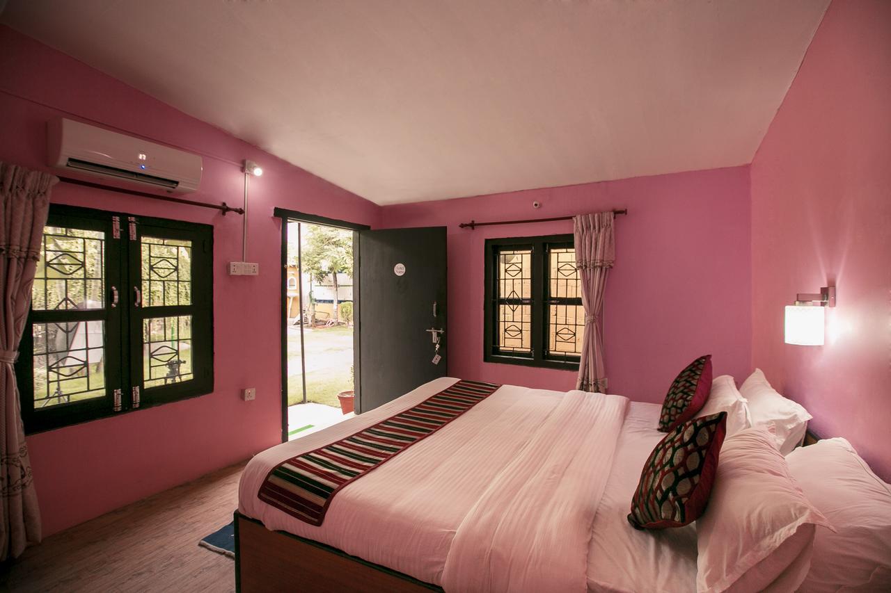 Sauraha Nana Hotel Exterior photo