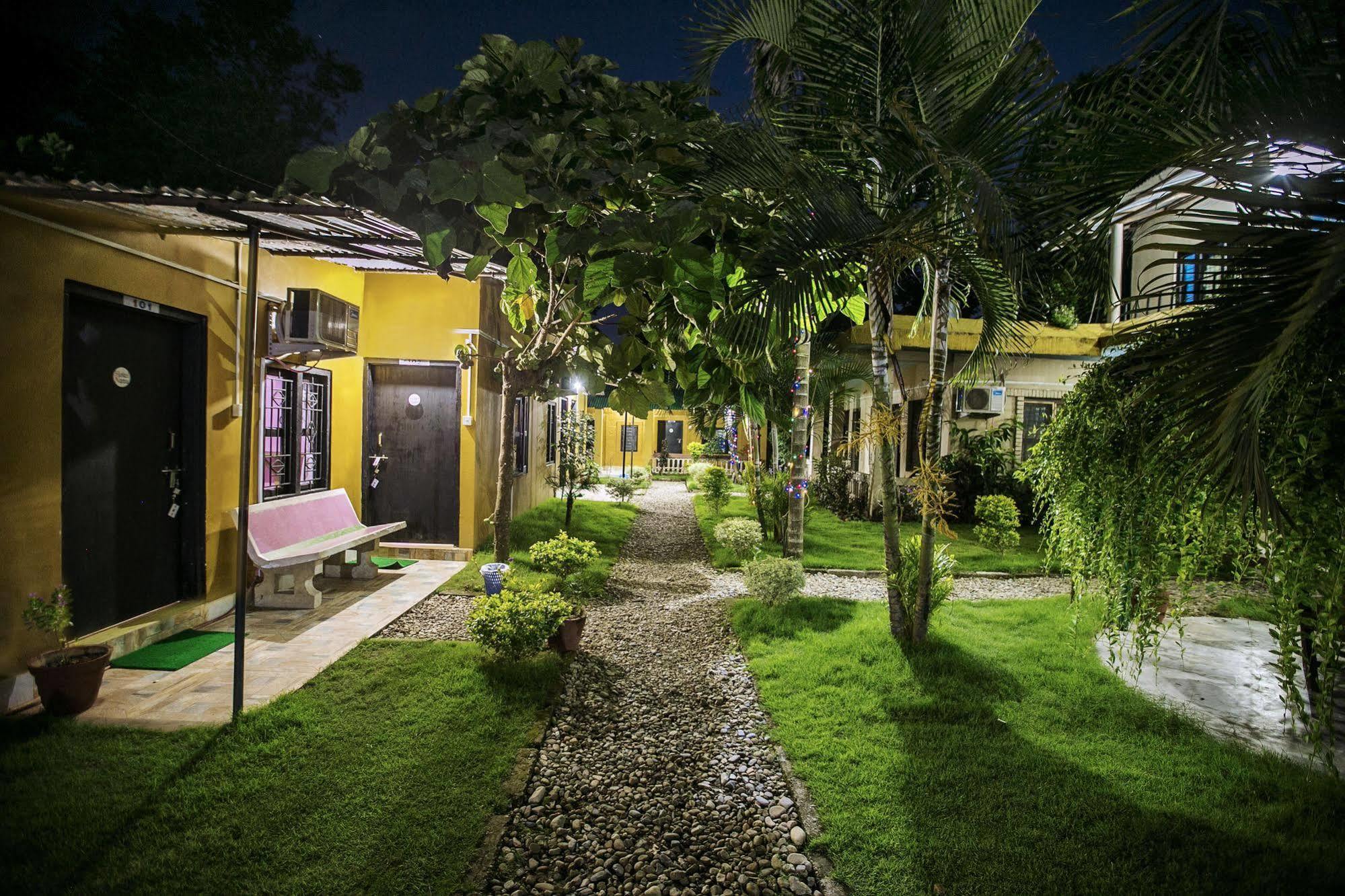 Sauraha Nana Hotel Exterior photo