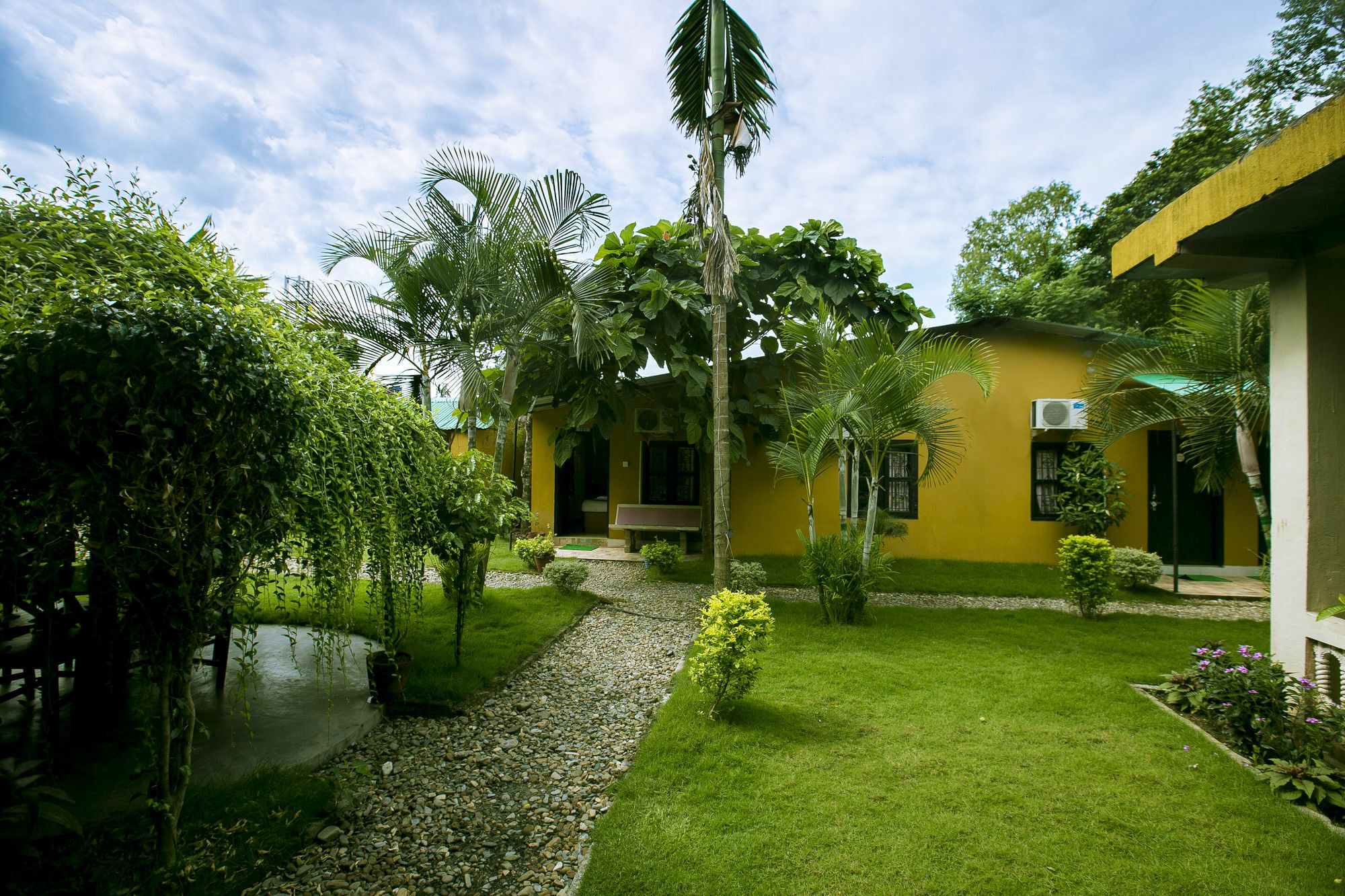 Sauraha Nana Hotel Exterior photo